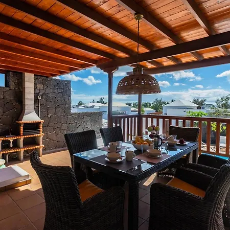 Villa Sarantonton Playa Blanca